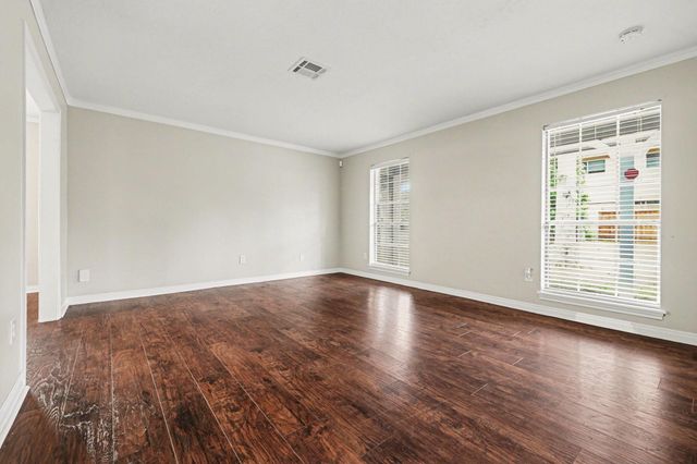 107 Carriage Lane, Conroe, TX 77385