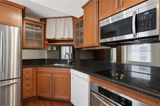 807 W 48th Street 602, Kansas City, MO 64112