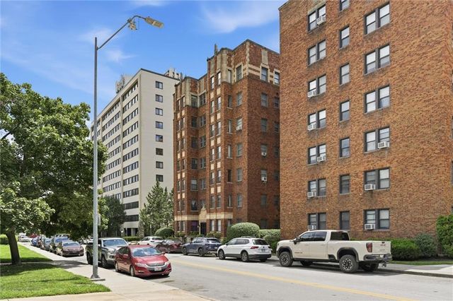 807 W 48th Street 602, Kansas City, MO 64112