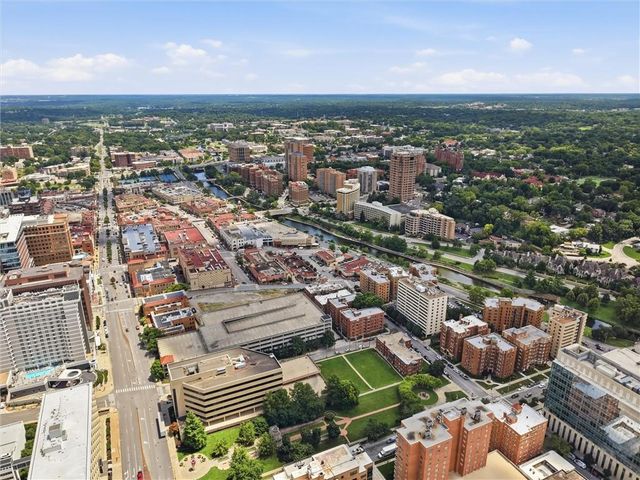807 W 48th Street 602, Kansas City, MO 64112