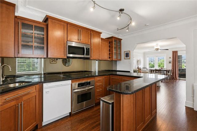 807 W 48th Street 602, Kansas City, MO 64112