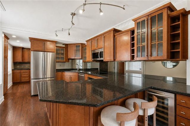 807 W 48th Street 602, Kansas City, MO 64112