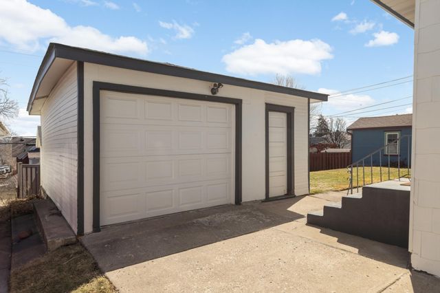 228 5th Avenue N, South Saint Paul, MN 55075