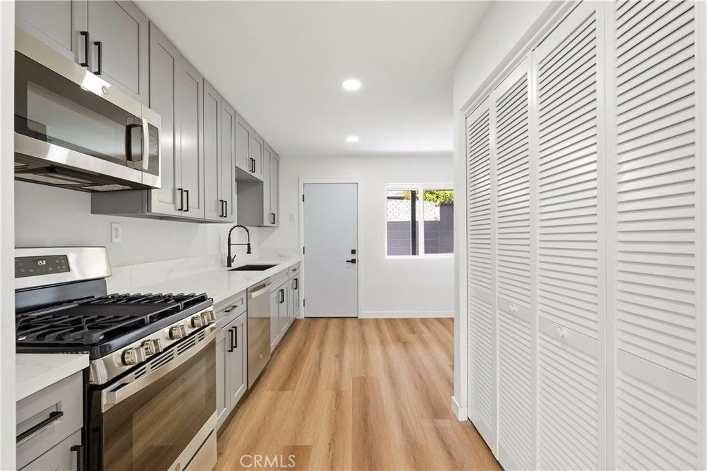 Image 6 of property listing at 1347 255th Street, Harbor City, CA 90710