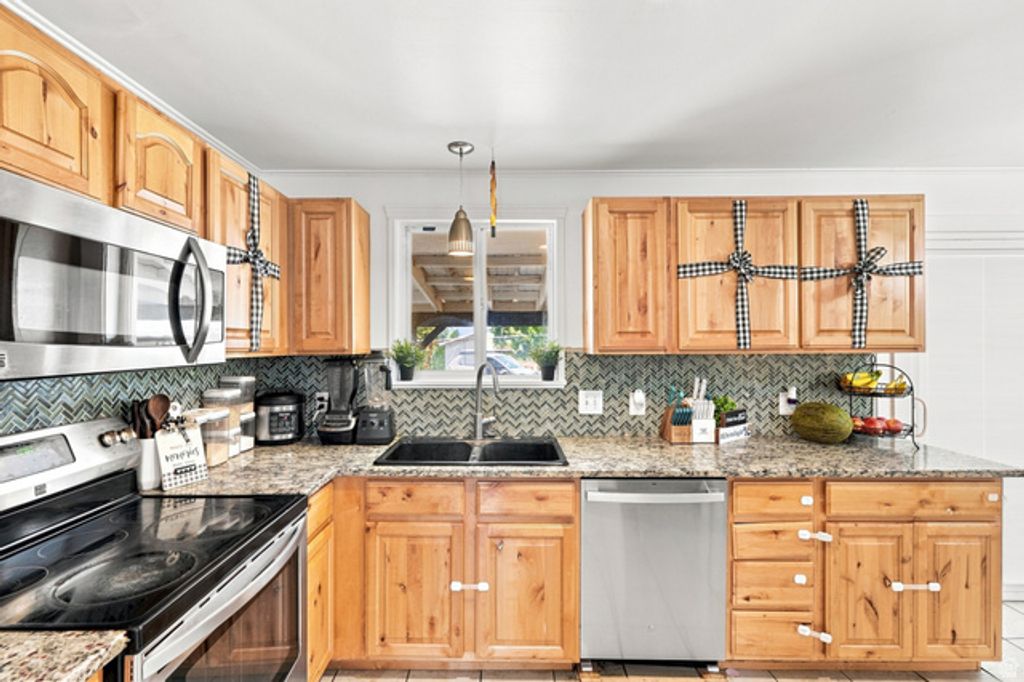 551 S UPLAND DR, Tooele, UT 84074 — photo 5