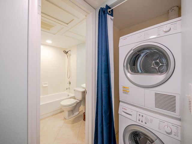 1020 Lake Shore Drive 202, Lake Park, FL 33403
