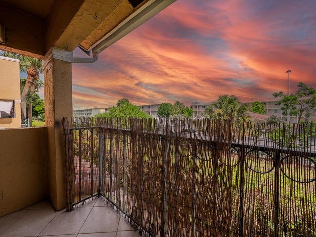 1020 Lake Shore Drive 202, Lake Park, FL 33403