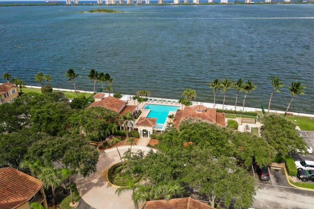 1020 Lake Shore Drive 202, Lake Park, FL 33403