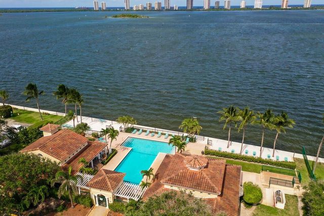 1020 Lake Shore Drive 202, Lake Park, FL 33403