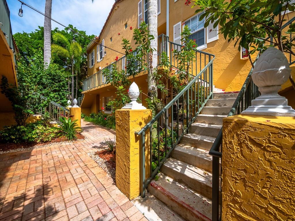 1020 Lake Shore Drive 202, Lake Park, FL 33403