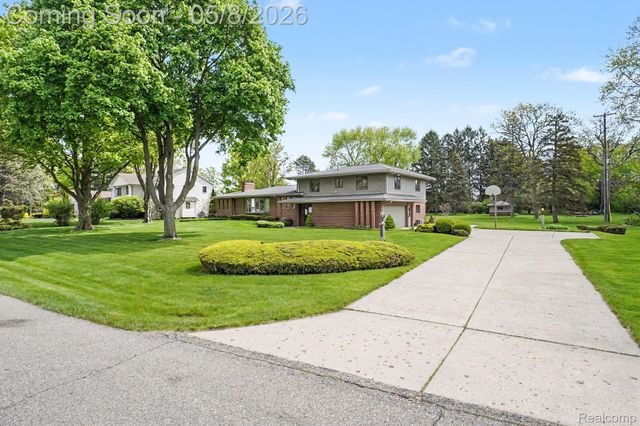 1226 Woodkrest Drive, Flint Charter Township, MI 48532