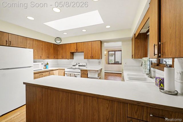1226 Woodkrest Drive, Flint Charter Township, MI 48532