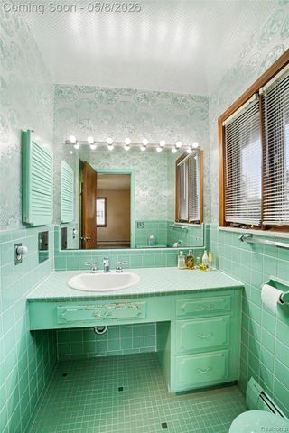 1226 Woodkrest Drive, Flint Charter Township, MI 48532