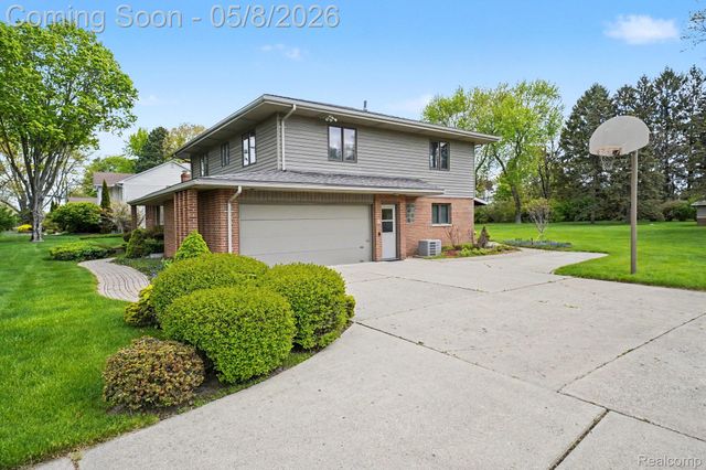 1226 Woodkrest Drive, Flint Charter Township, MI 48532