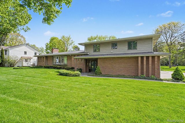 1226 Woodkrest Drive, Flint Charter Township, MI 48532