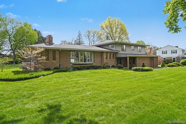 1226 Woodkrest Drive, Flint Charter Township, MI 48532