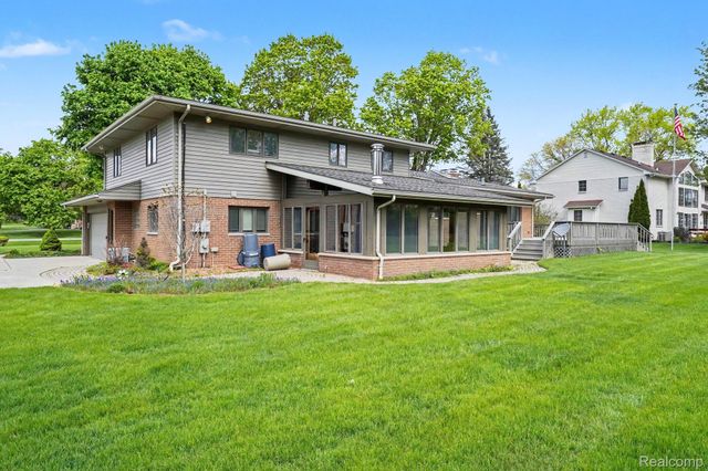 1226 Woodkrest Drive, Flint Charter Township, MI 48532