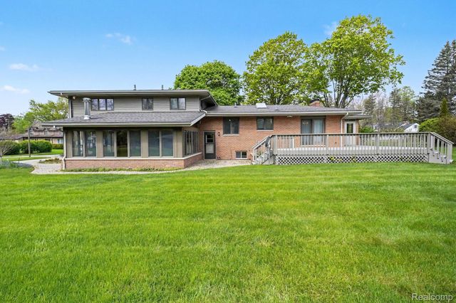 1226 Woodkrest Drive, Flint Charter Township, MI 48532