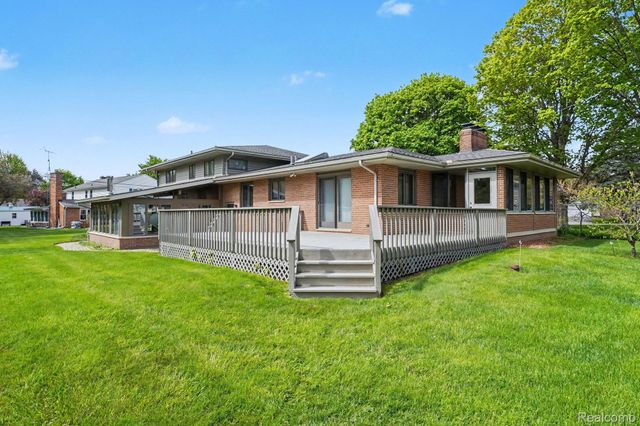 1226 Woodkrest Drive, Flint Charter Township, MI 48532