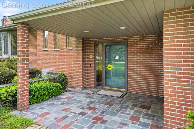1226 Woodkrest Drive, Flint Charter Township, MI 48532