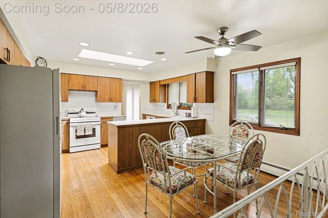 1226 Woodkrest Drive, Flint Charter Township, MI 48532