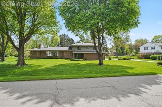 1226 Woodkrest Drive, Flint Charter Township, MI 48532