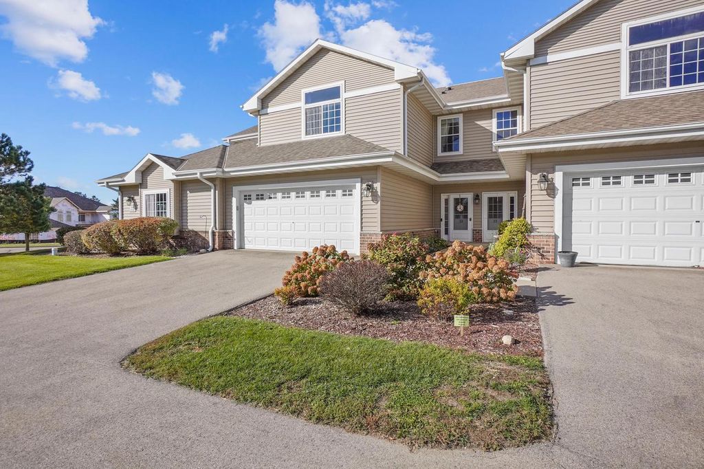 1632 Grey Fox TRAIL #22, Mukwonago, WI 53149