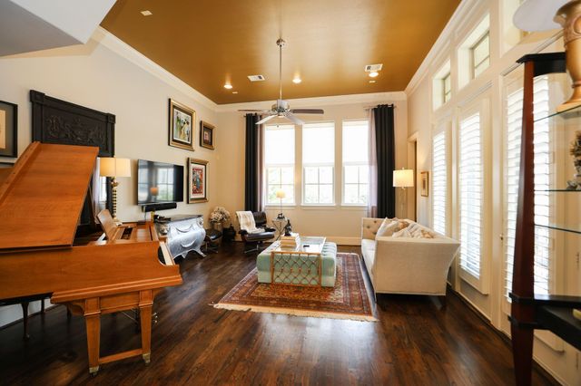 10901 Upland Park, Houston, TX 77043