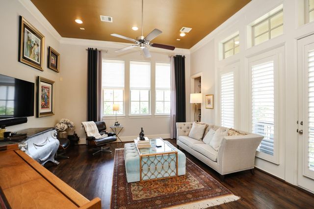10901 Upland Park, Houston, TX 77043