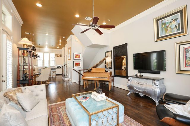 10901 Upland Park, Houston, TX 77043