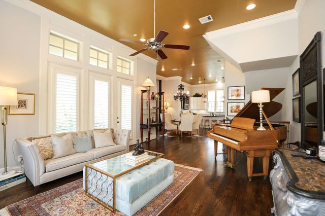 10901 Upland Park, Houston, TX 77043