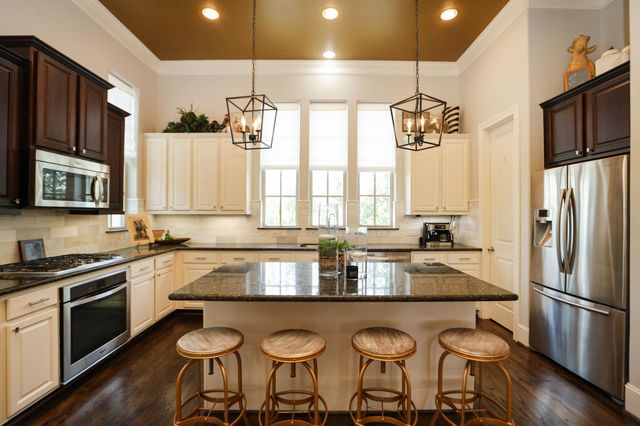 10901 Upland Park, Houston, TX 77043