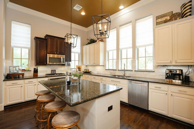 10901 Upland Park, Houston, TX 77043