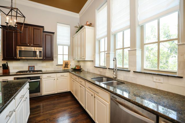 10901 Upland Park, Houston, TX 77043