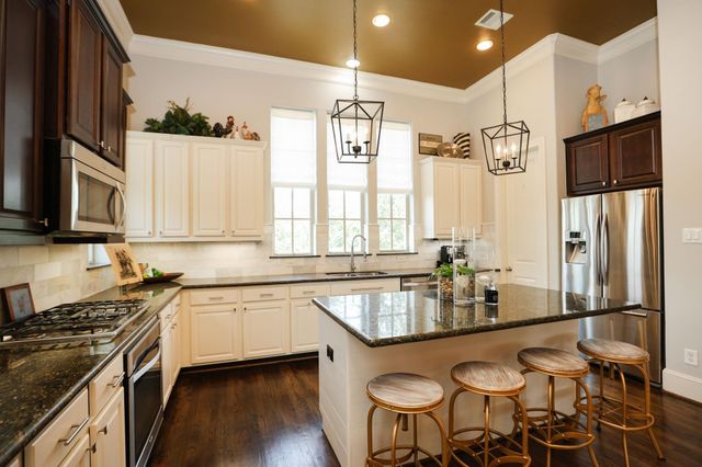 10901 Upland Park, Houston, TX 77043