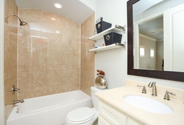 10901 Upland Park, Houston, TX 77043