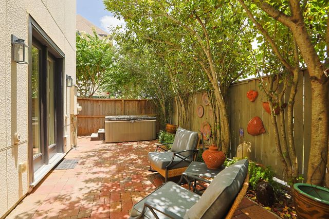 10901 Upland Park, Houston, TX 77043