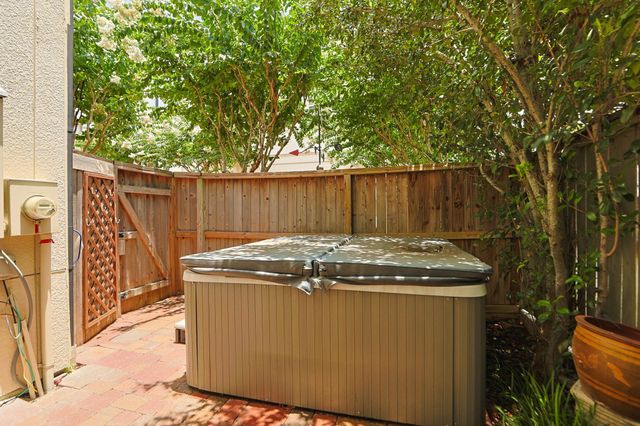 10901 Upland Park, Houston, TX 77043