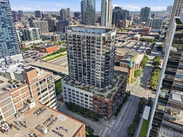 210 S Desplaines Street SE, Chicago, IL 60661