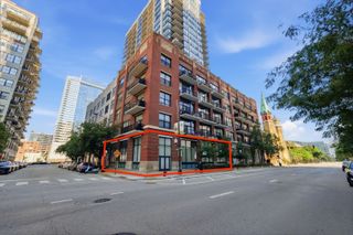 210 S Desplaines Street SE, Chicago, IL 60661