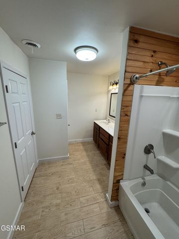 957 Thorngrove Pike, Strawberry Plains, TN 37871