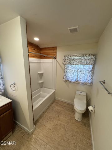 957 Thorngrove Pike, Strawberry Plains, TN 37871