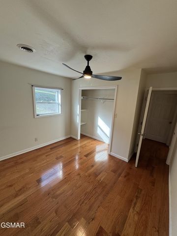 957 Thorngrove Pike, Strawberry Plains, TN 37871