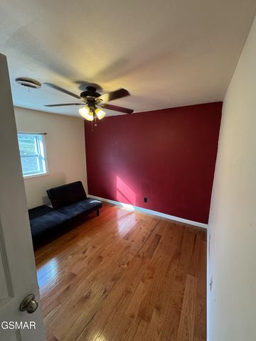 957 Thorngrove Pike, Strawberry Plains, TN 37871