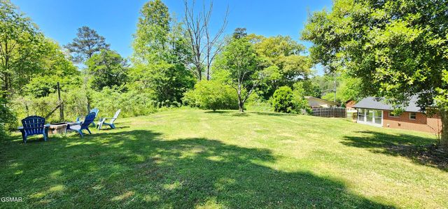 957 Thorngrove Pike, Strawberry Plains, TN 37871