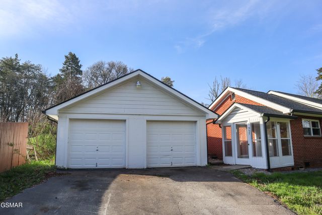 957 Thorngrove Pike, Strawberry Plains, TN 37871