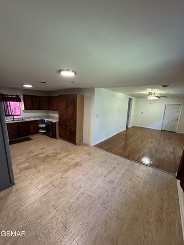 957 Thorngrove Pike, Strawberry Plains, TN 37871