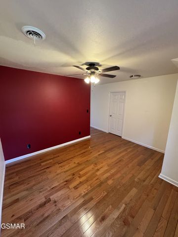 957 Thorngrove Pike, Strawberry Plains, TN 37871