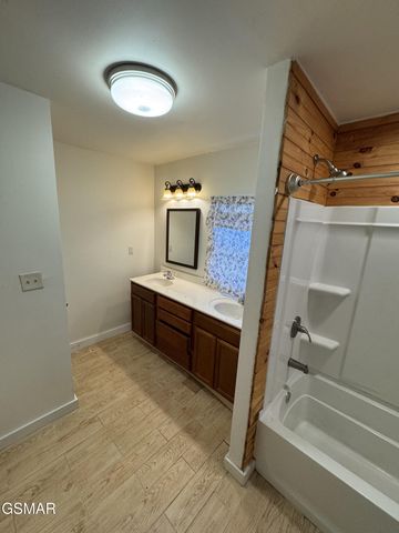 957 Thorngrove Pike, Strawberry Plains, TN 37871