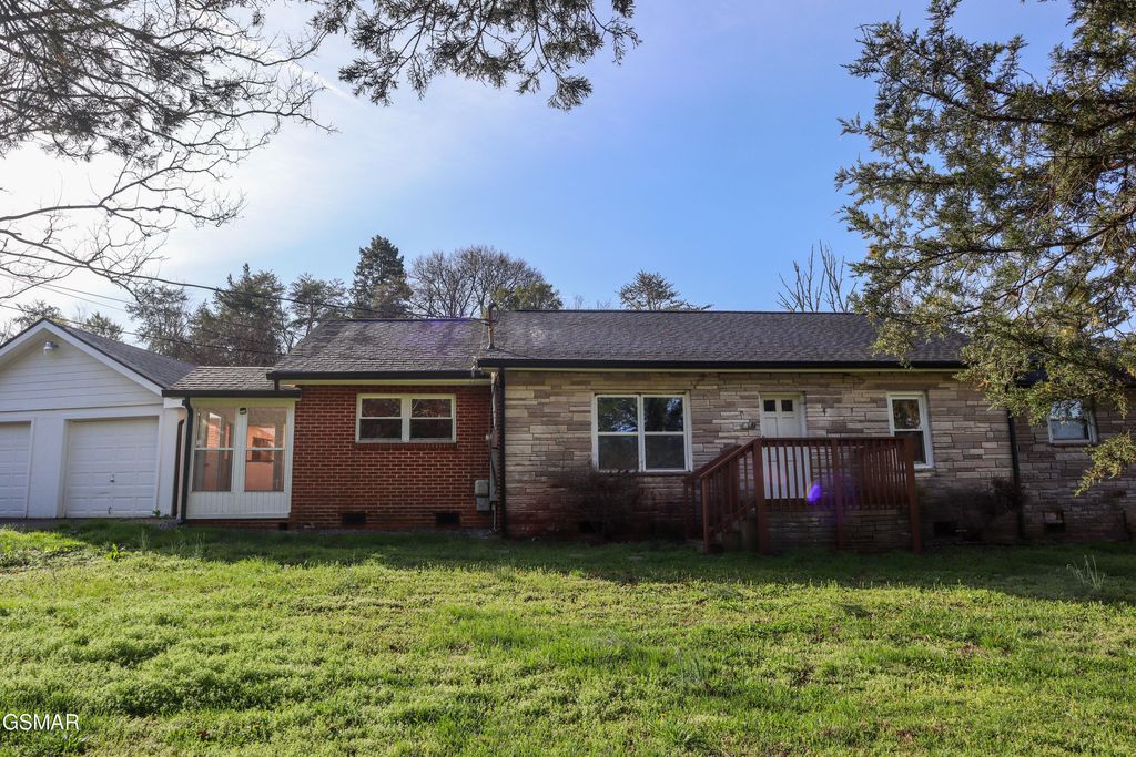 957 Thorngrove Pike, Strawberry Plains, TN 37871